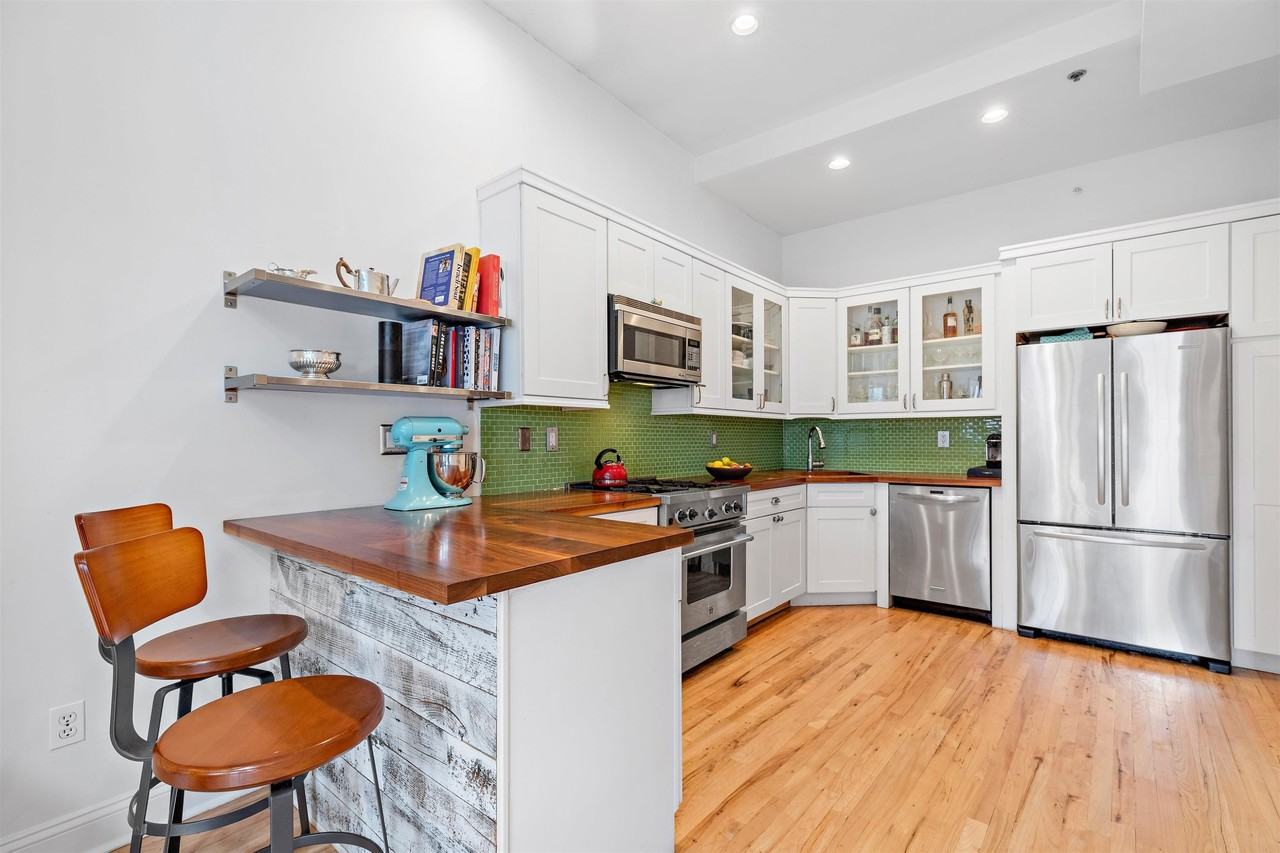 713 Adams St #4 - Photo 6 of 16