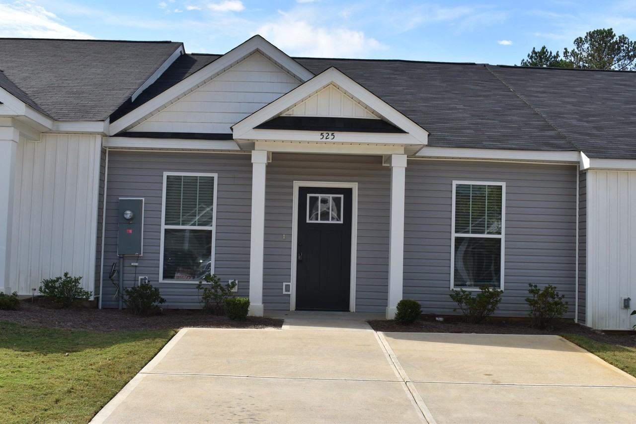 525 Hardy Pt - Photo 2 of 19