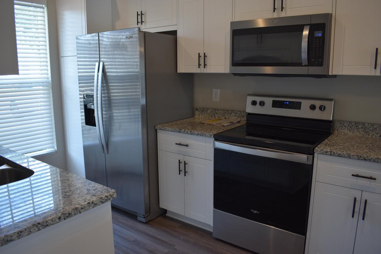 525 Hardy Pt - Photo 4 of 19