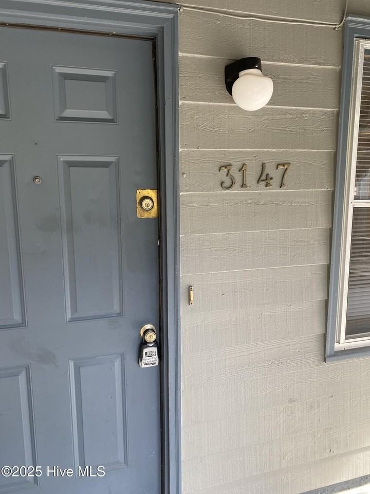 3147 Caswell St - Photo 3 of 9