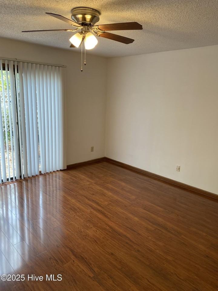 3147 Caswell St - Photo 4 of 9