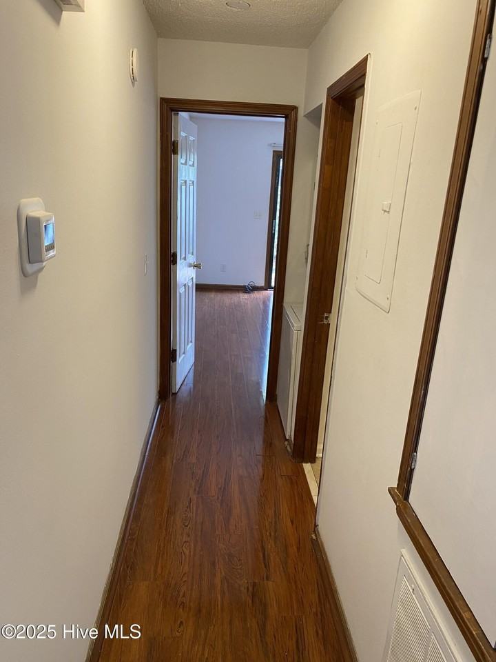 3147 Caswell St - Photo 7 of 9