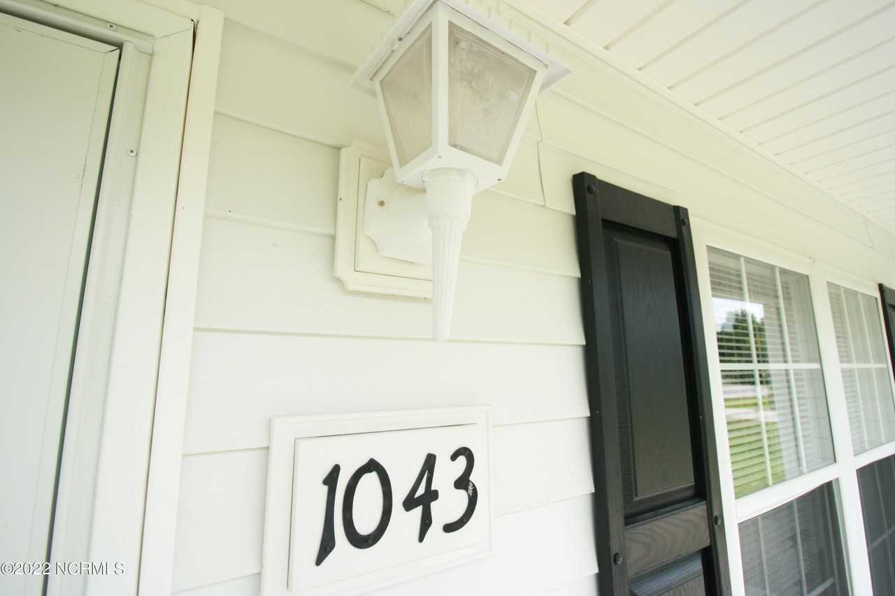 1043 Shirley Dr - Photo 2 of 24
