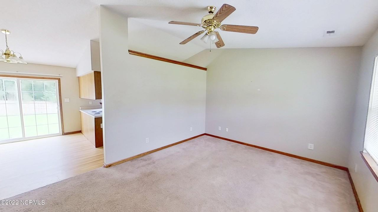 1043 Shirley Dr - Photo 3 of 24