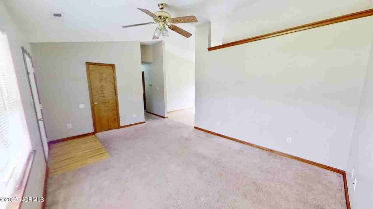 1043 Shirley Dr - Photo 4 of 24