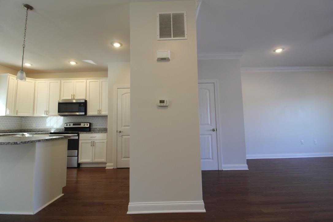 1110 Bluemoon Dr - Photo 4 of 37