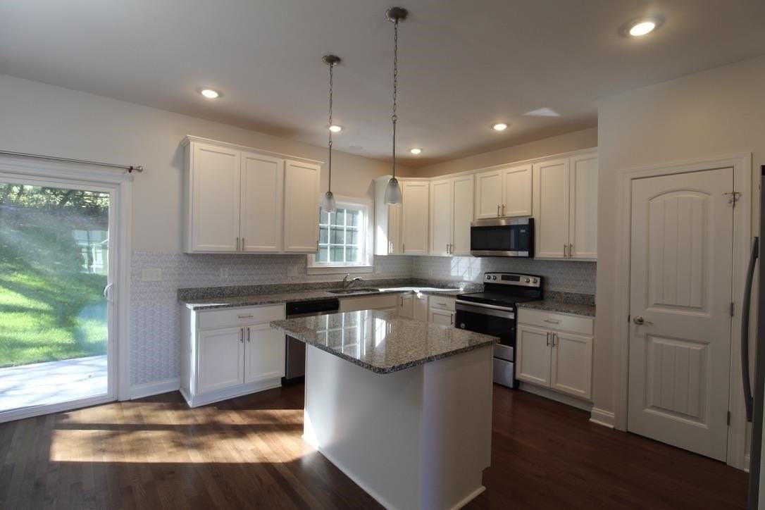 1110 Bluemoon Dr - Photo 5 of 37