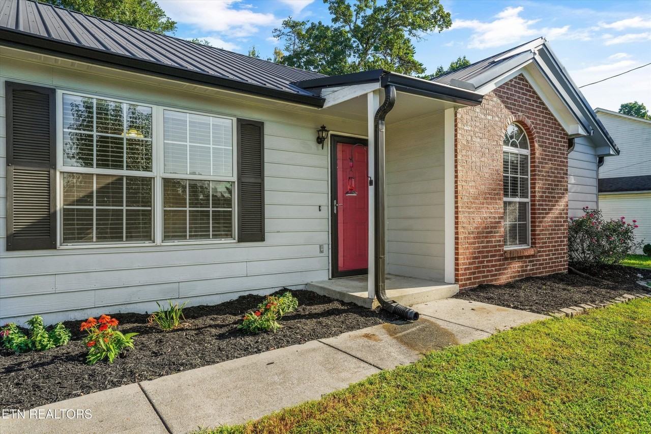 7349 Kilbridge Dr - Photo 3 of 45