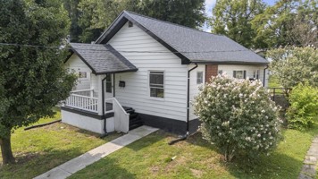 featured image of 606 College St