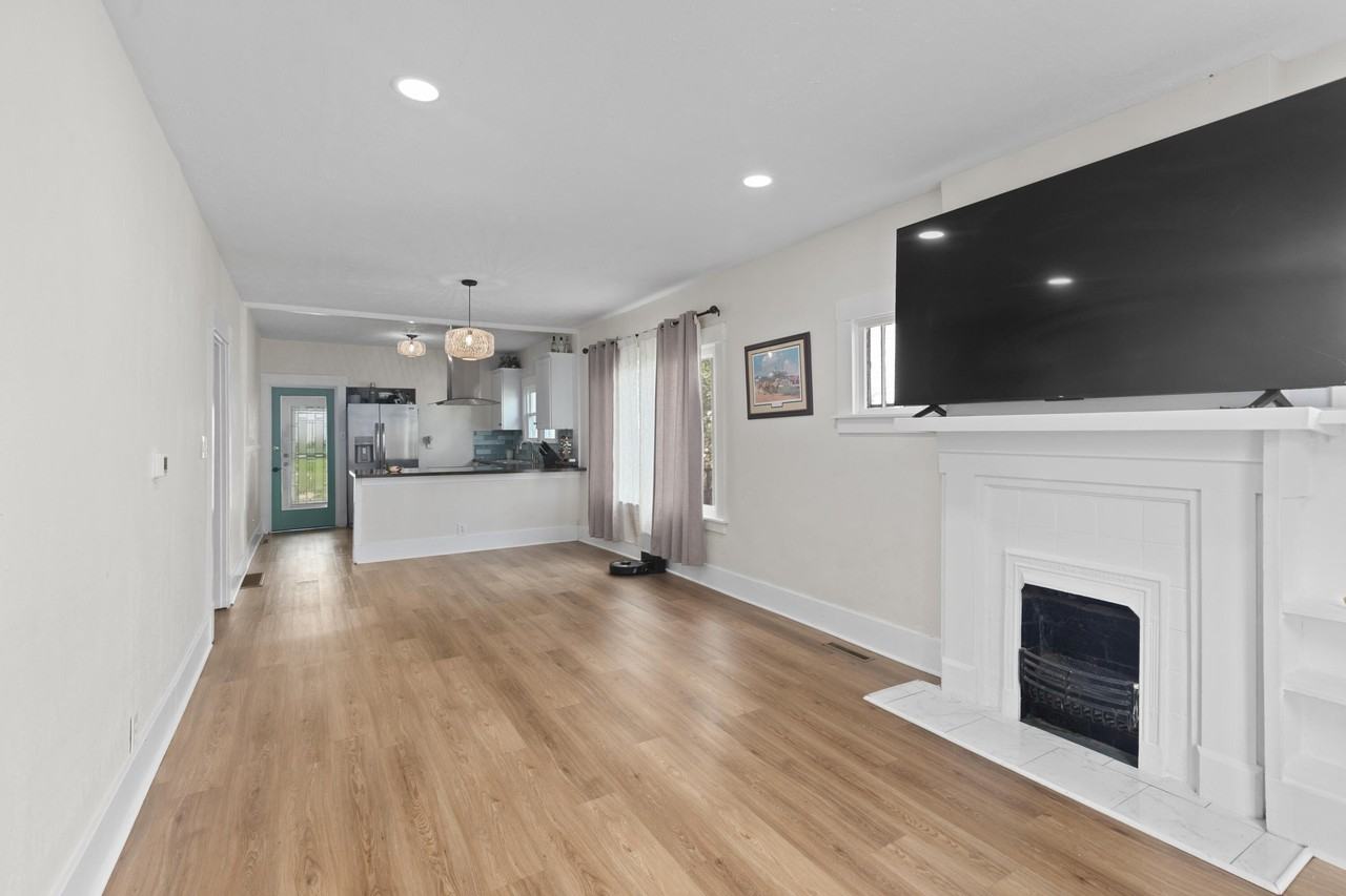 606 College St - Photo 6 of 23