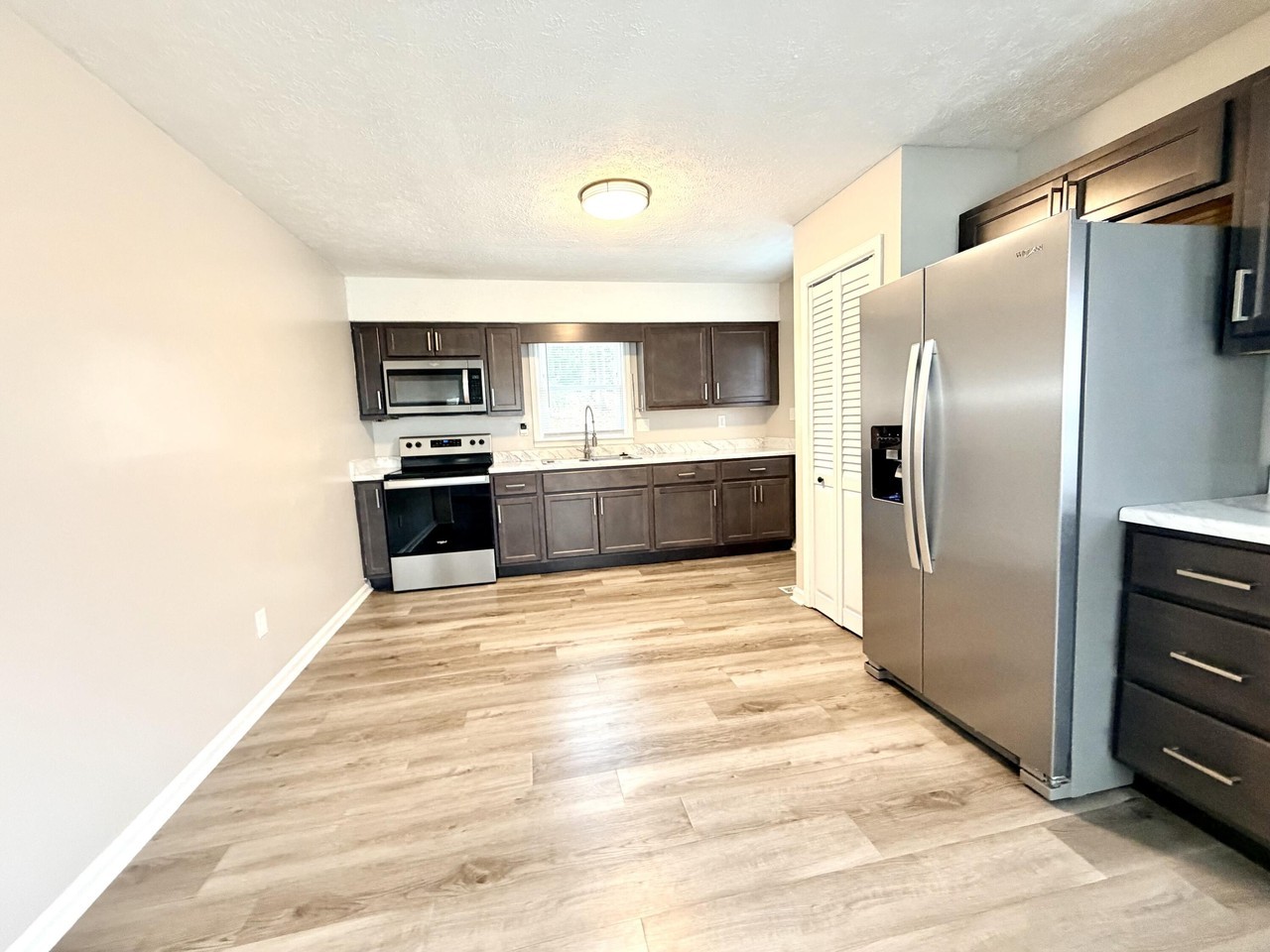 214 Hillside Ter - Photo 4 of 17