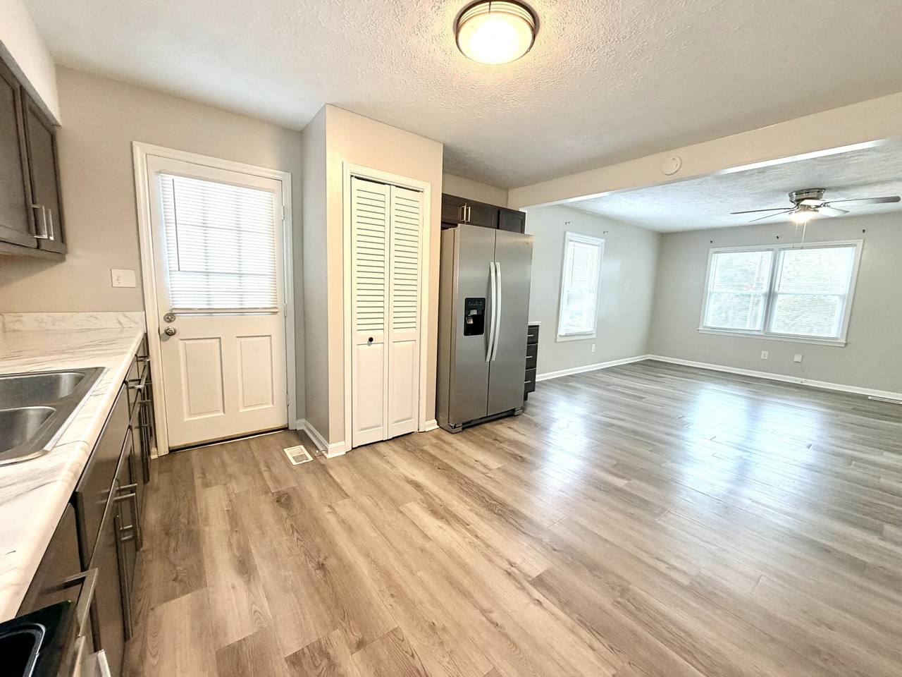 214 Hillside Ter - Photo 5 of 17