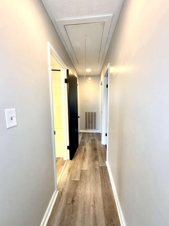 214 Hillside Ter - Photo 6 of 17