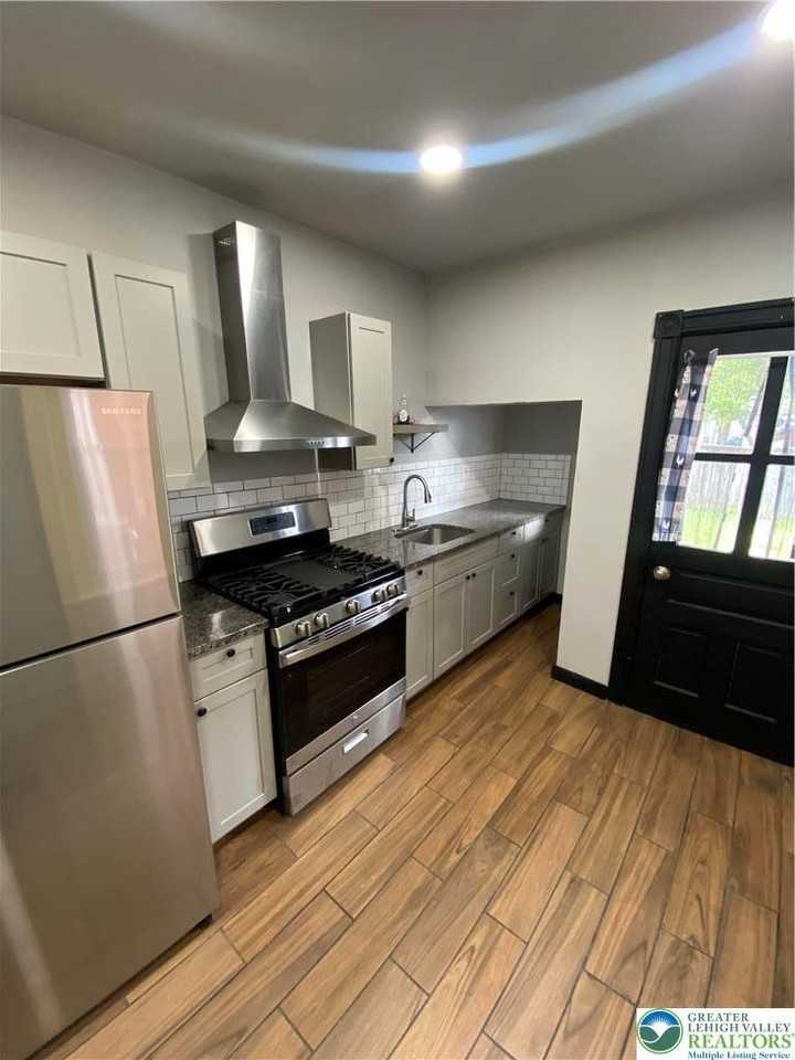 948 W Maple St - Photo 6 of 24