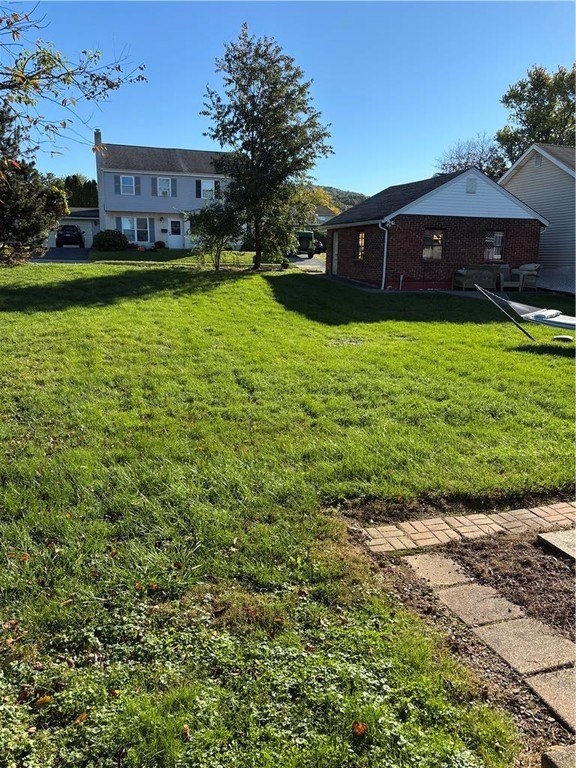 1635 Bleyler St - Photo 2 of 9