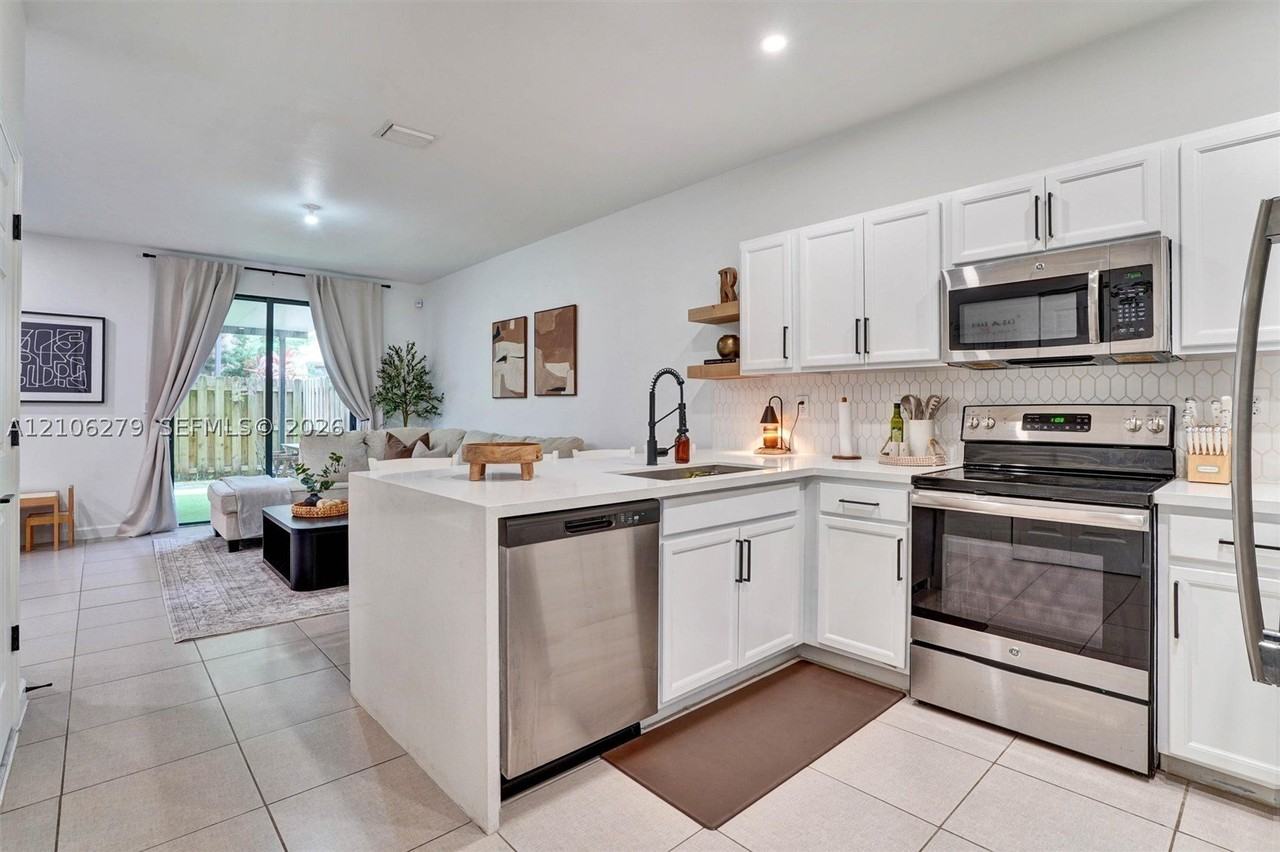 25341 Sw 115th Ct #25341 - Photo 3 of 31