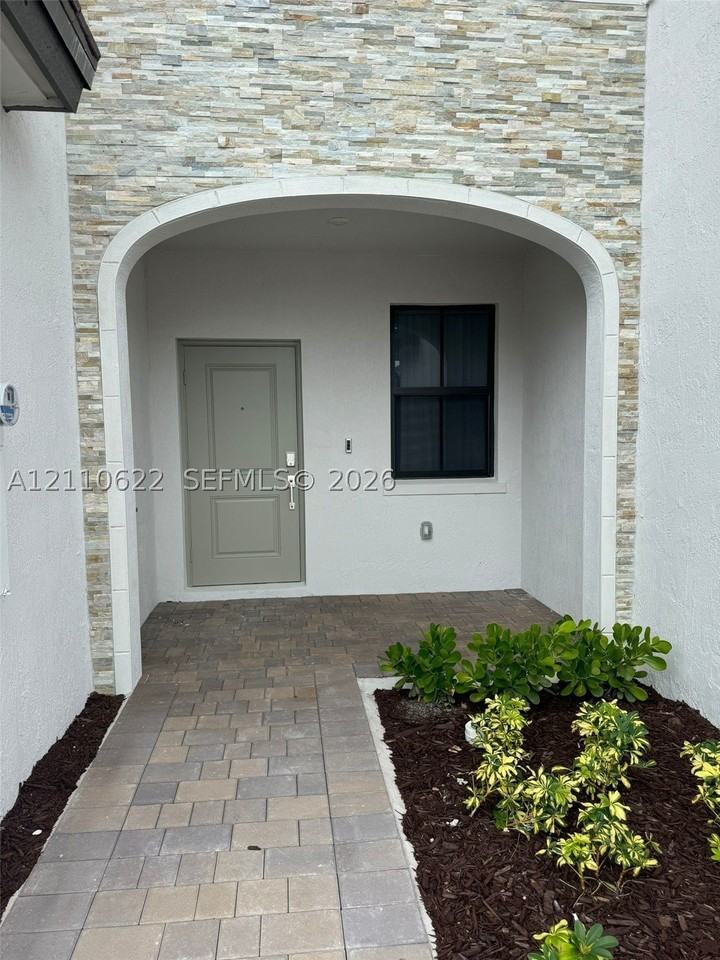 23142 Sw 129th Pl #23142 - Photo 2 of 17