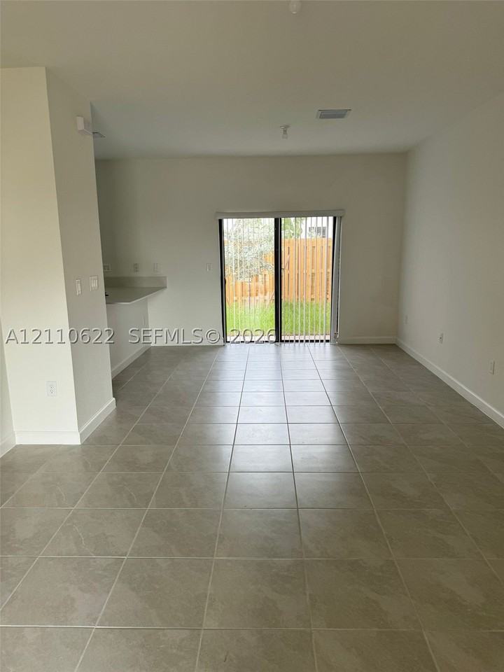 23142 Sw 129th Pl #23142 - Photo 3 of 17