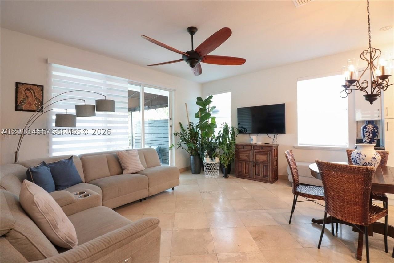 10868 Nw 84th St - Photo 2 of 23