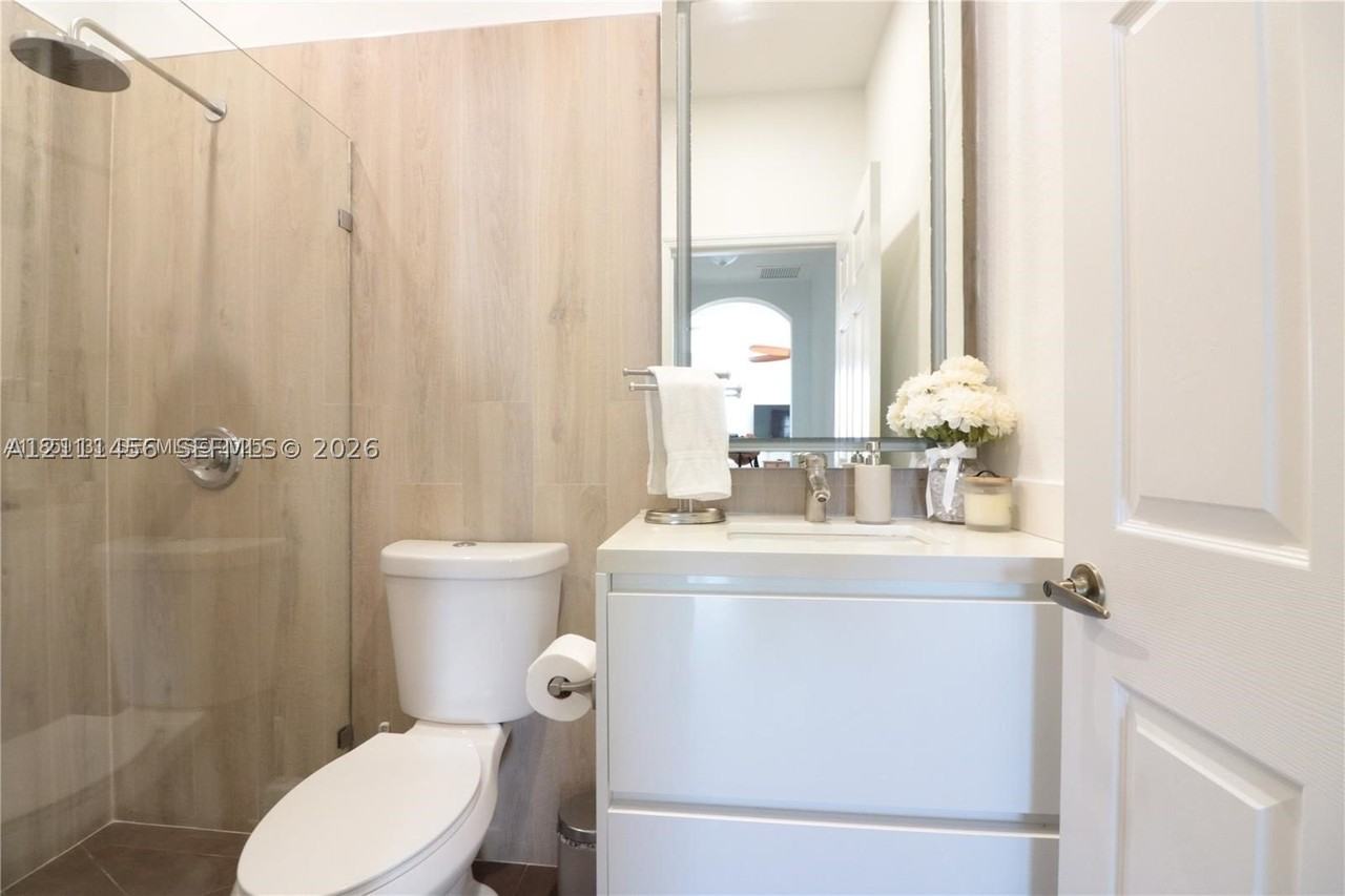 10868 Nw 84th St - Photo 5 of 23