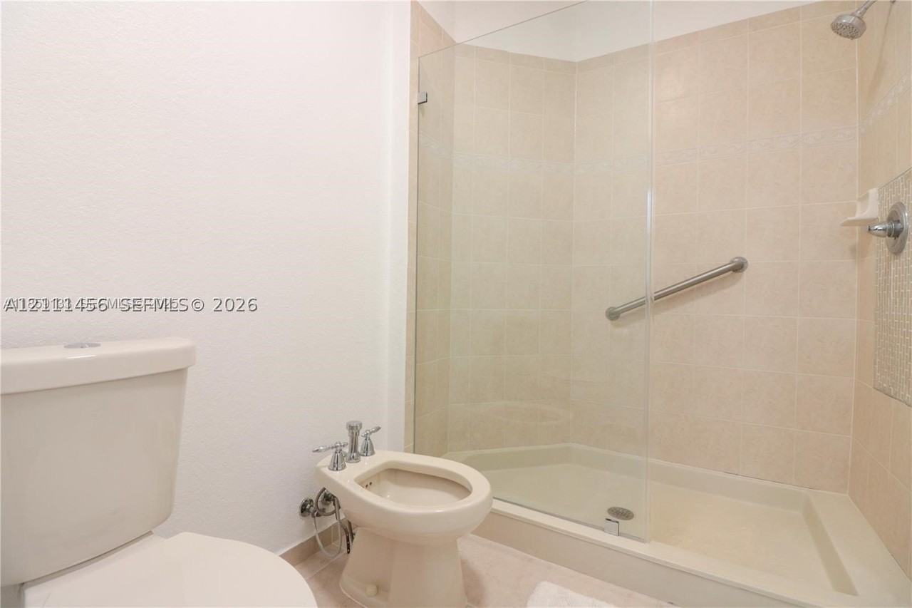 10868 Nw 84th St - Photo 7 of 23