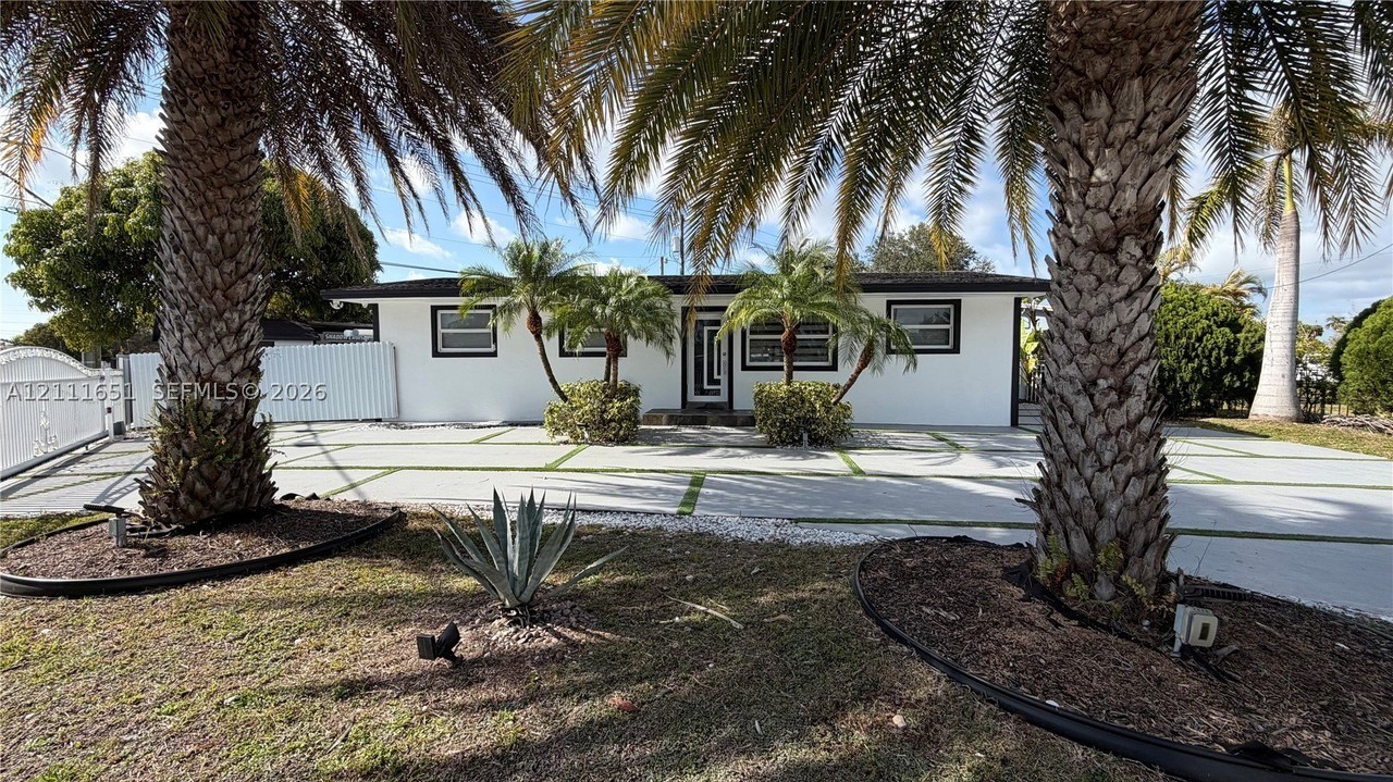 11500 Sw 185th Ter #0 - Photo 2 of 38