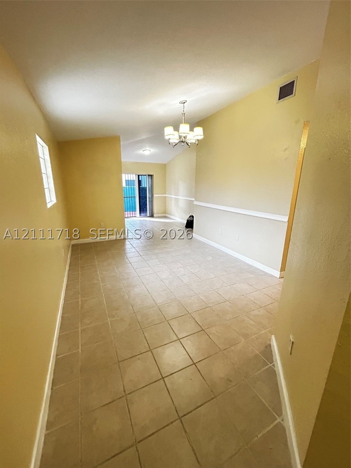 156 Ne 13th Ave #25 - Photo 2 of 26