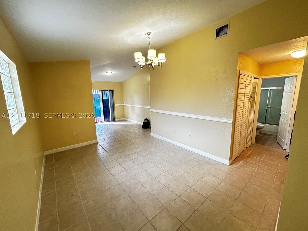 156 Ne 13th Ave #25 - Photo 3 of 26