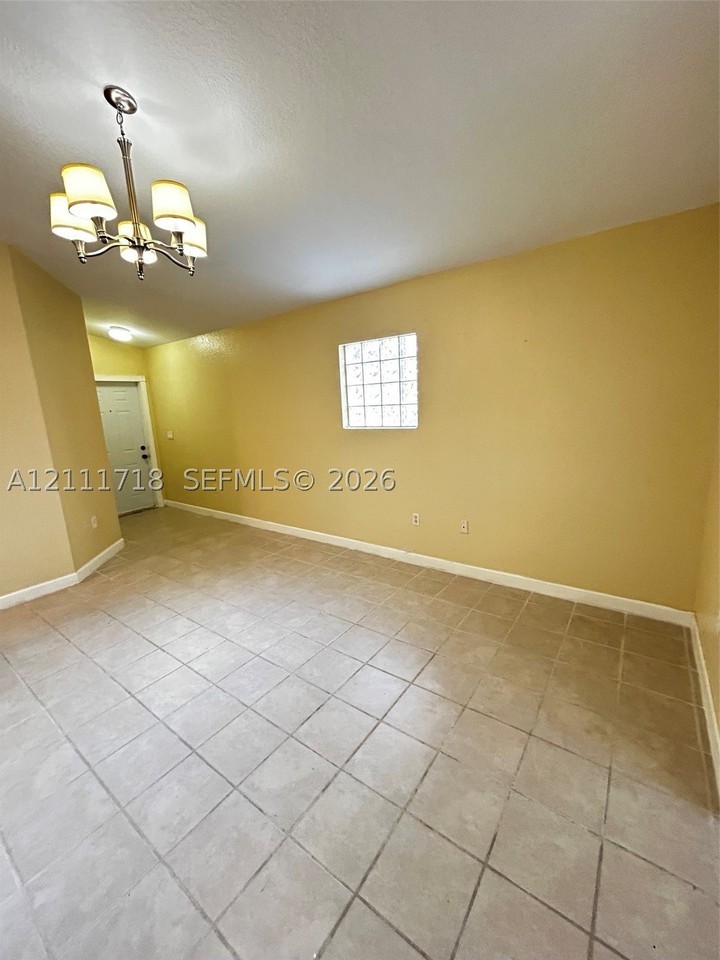 156 Ne 13th Ave #25 - Photo 4 of 26