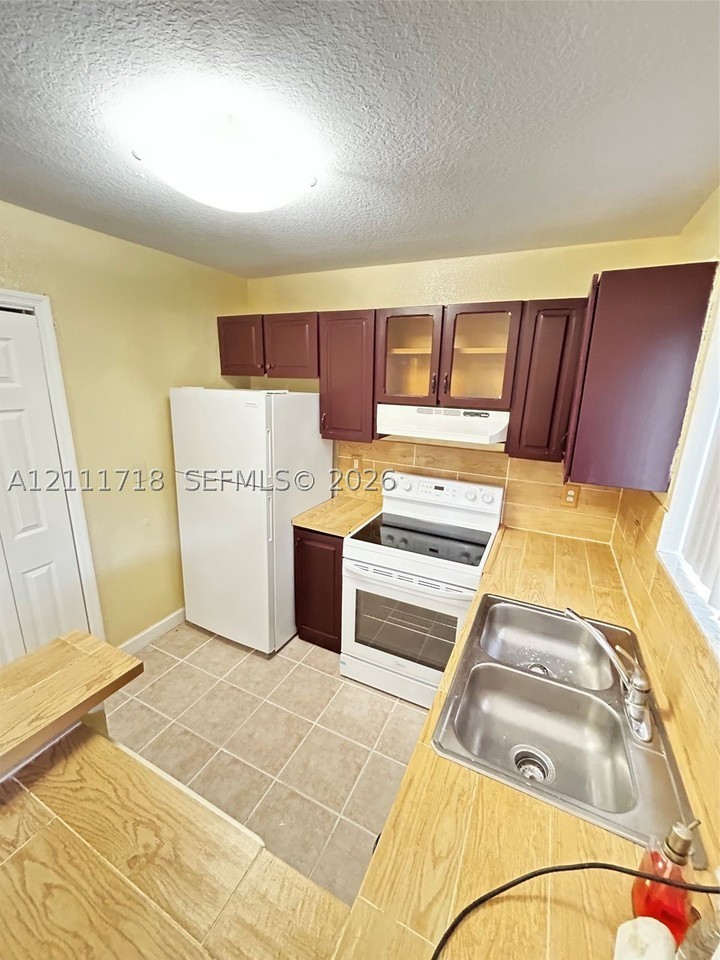 156 Ne 13th Ave #25 - Photo 6 of 26