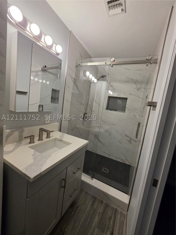 2901 Ne 11th Ter - Photo 2 of 14