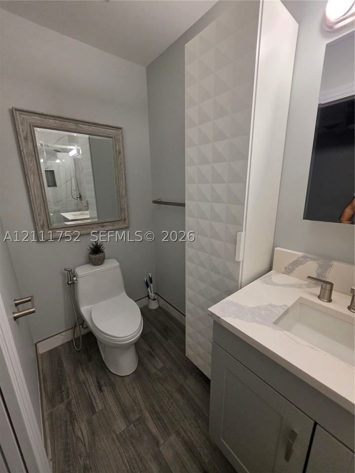2901 Ne 11th Ter - Photo 4 of 14