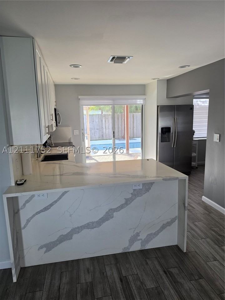 2901 Ne 11th Ter - Photo 6 of 14