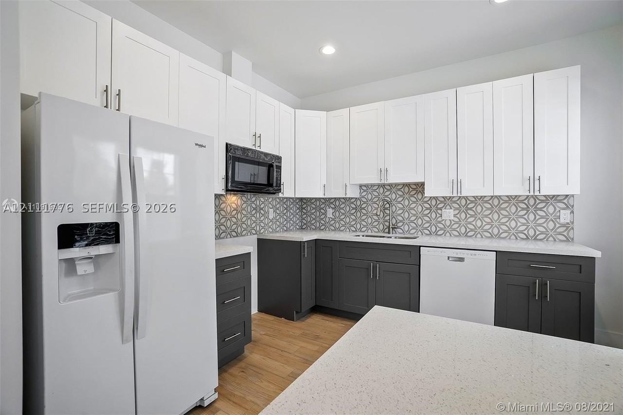 711 N L St #2 - Photo 4 of 12