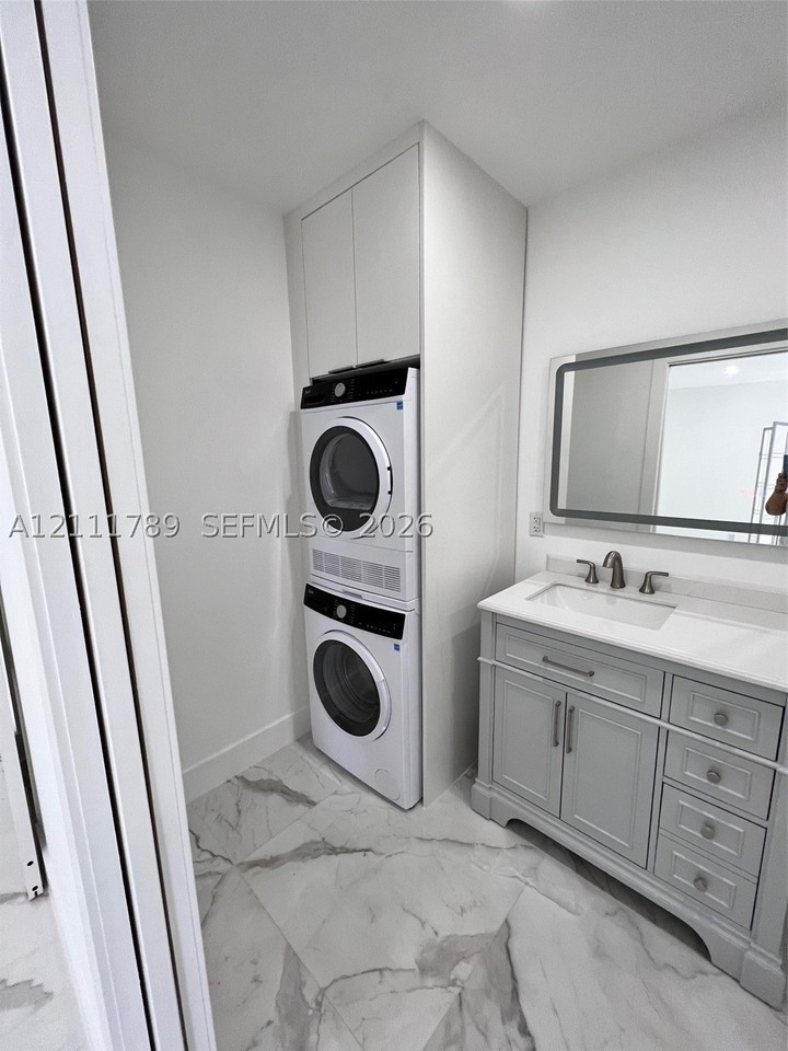 11250 Sw 173rd Ter #0 - Photo 4 of 24