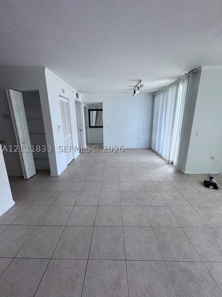 207 Villa Cir #207 - Photo 4 of 11