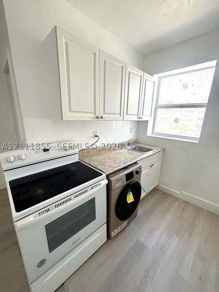 871 Sw 3rd St #22 - Photo 3 of 7