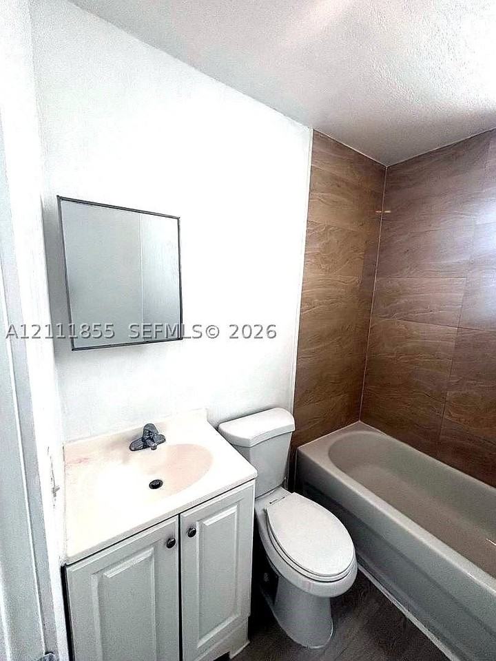 871 Sw 3rd St #22 - Photo 5 of 7