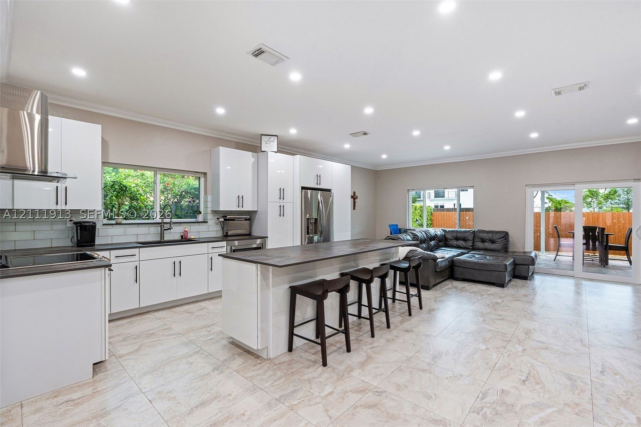 15717 Sw 138th Ter - Photo 3 of 24