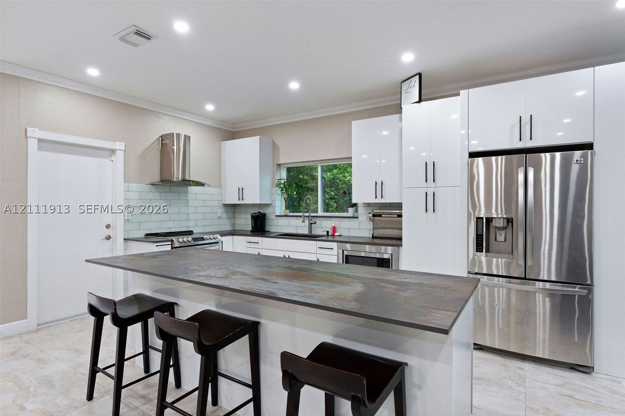 15717 Sw 138th Ter - Photo 4 of 24