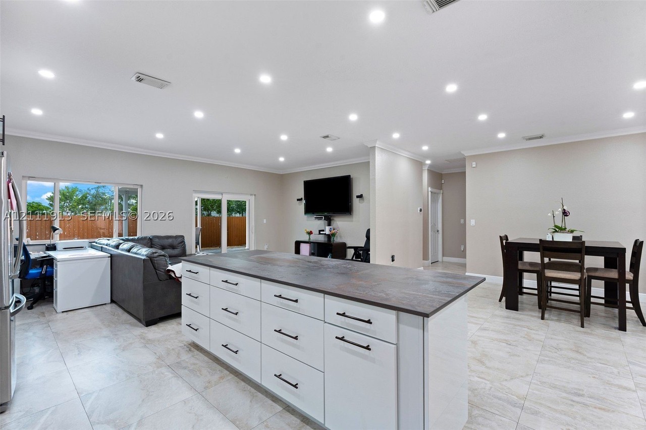 15717 Sw 138th Ter - Photo 5 of 24