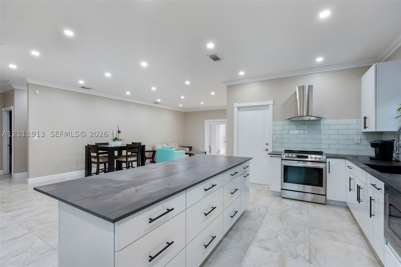 15717 Sw 138th Ter - Photo 6 of 24