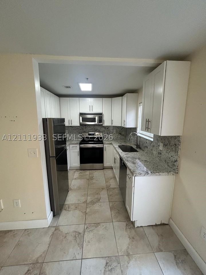 2062 Ne 167th St #1 - Photo 7 of 23