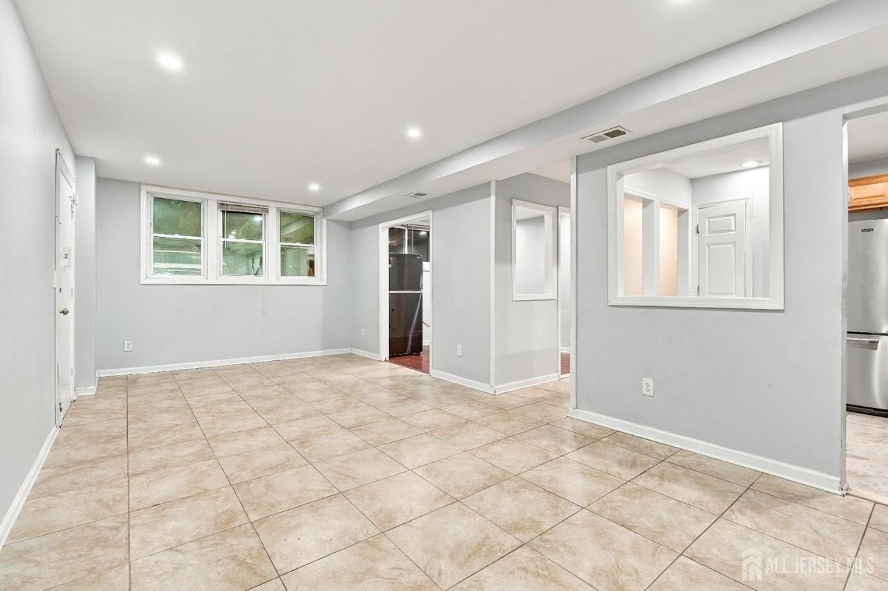 25 College Dr - Photo 4 of 20