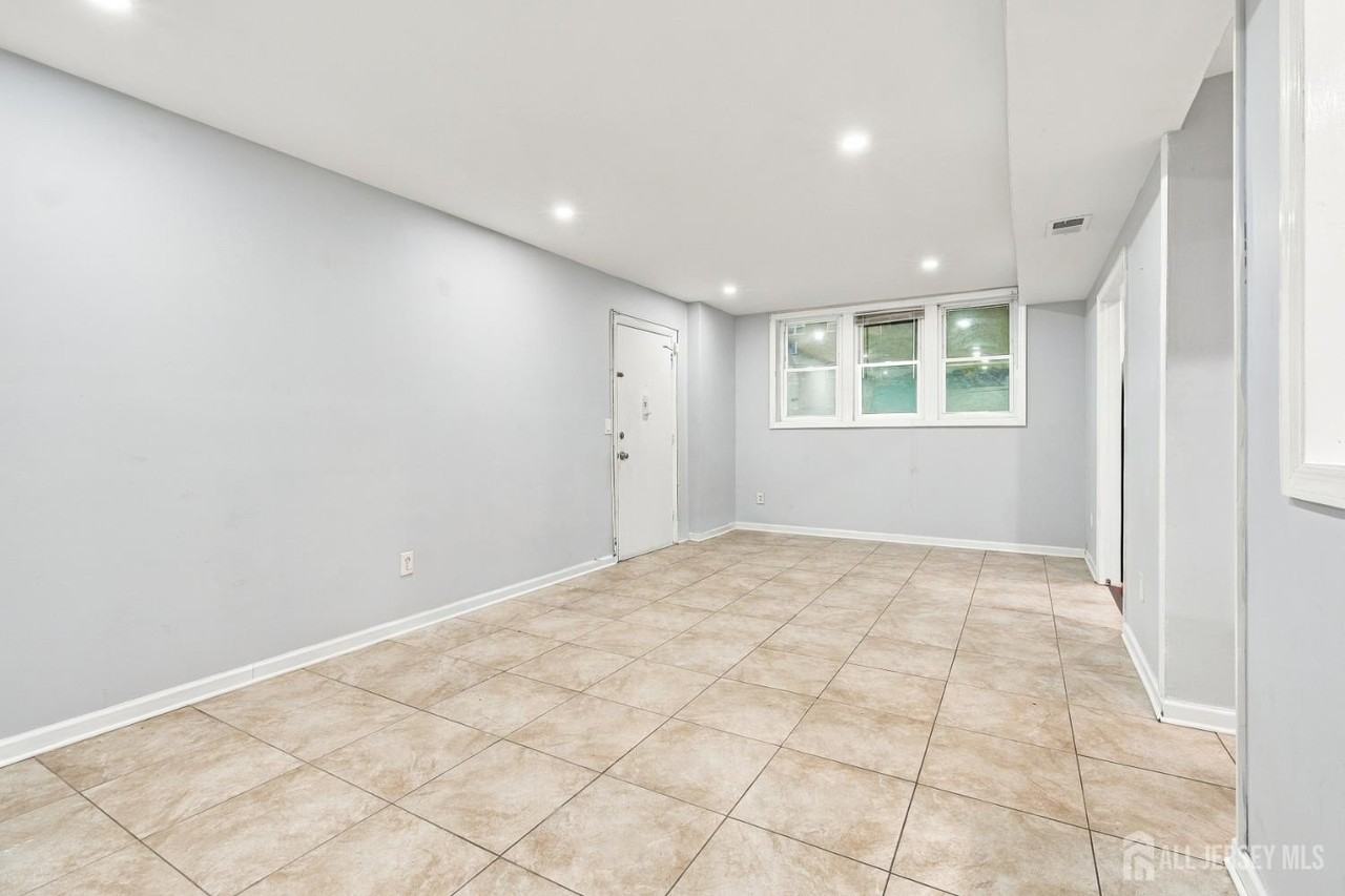 25 College Dr - Photo 5 of 20