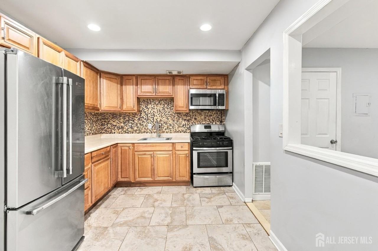 25 College Dr - Photo 6 of 20