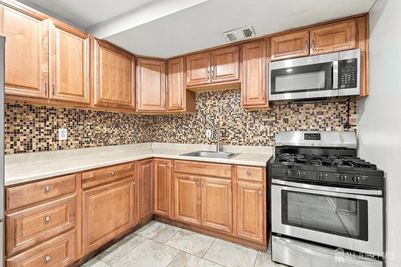 25 College Dr - Photo 7 of 20