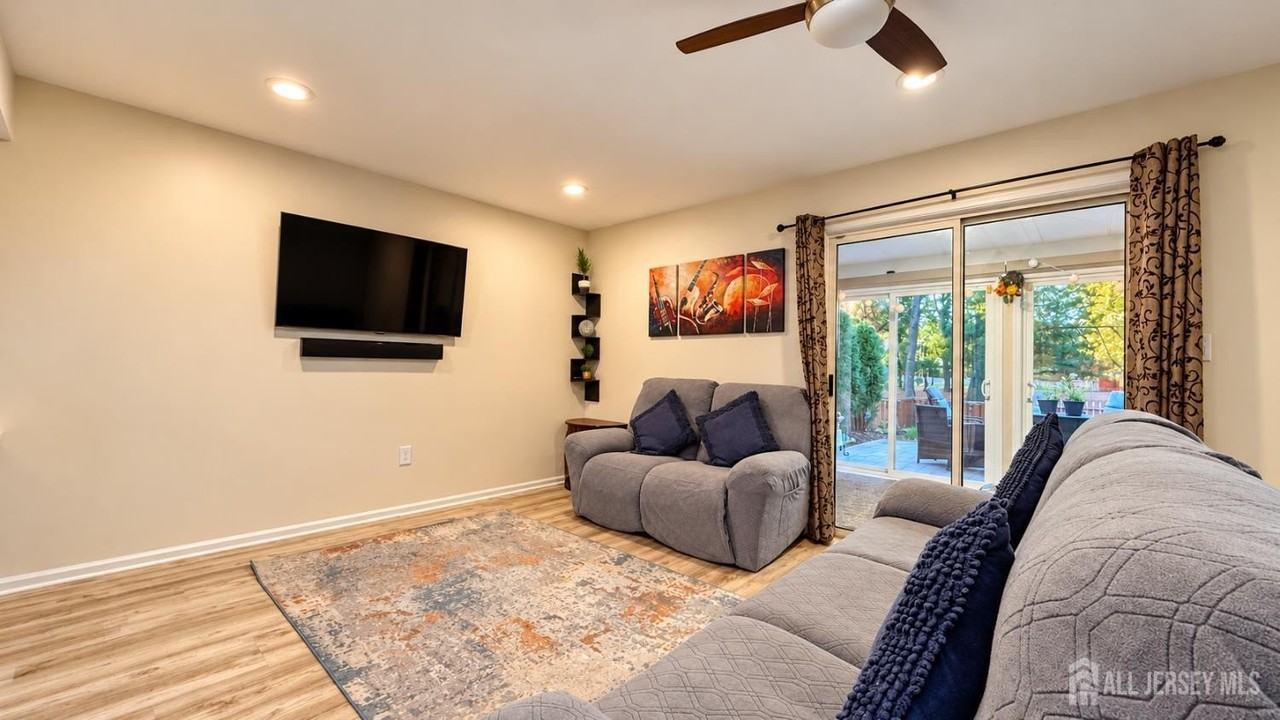 4 Letts Ct - Photo 3 of 16
