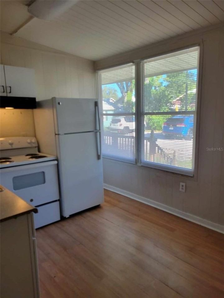1767 Fruitville Rd - Photo 4 of 9