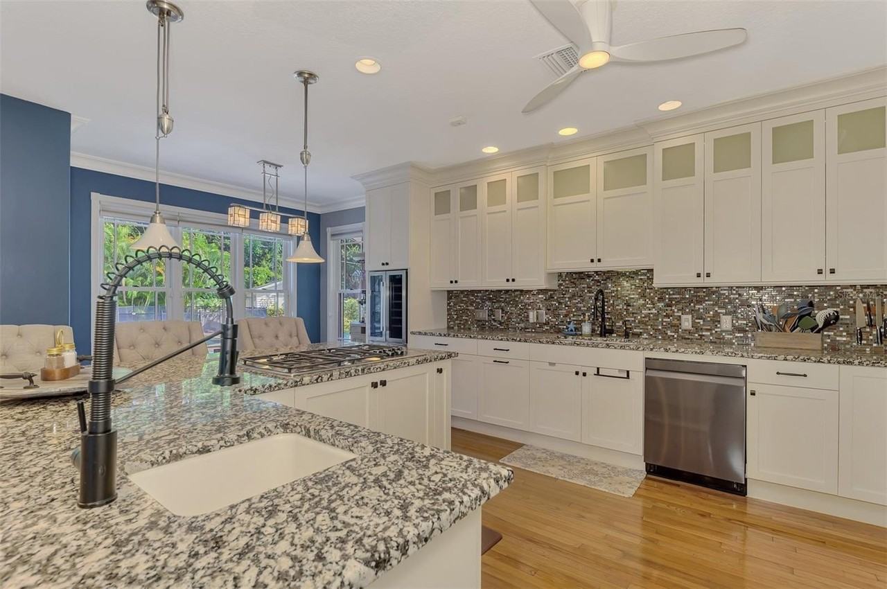 2175 Magnolia St - Photo 5 of 50